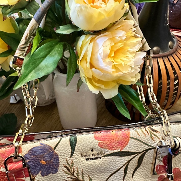 Kate Spade Kingston Drive Vivian Blossom bag and a cream wallet - Picture 8 of 16